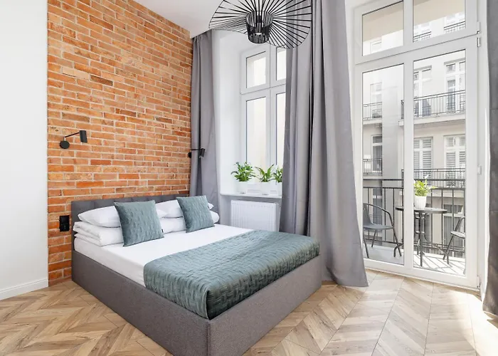 Bright Scandi By Square - Balcony - Old Town